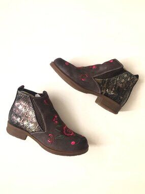 NWOT vintage Socofy Booties